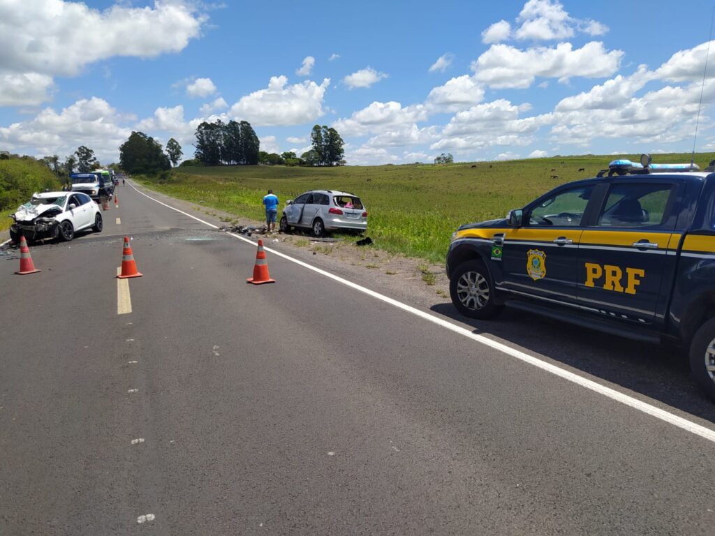 Mulher e criança morrem após colisão entre dois veículos em Rosário do Sul