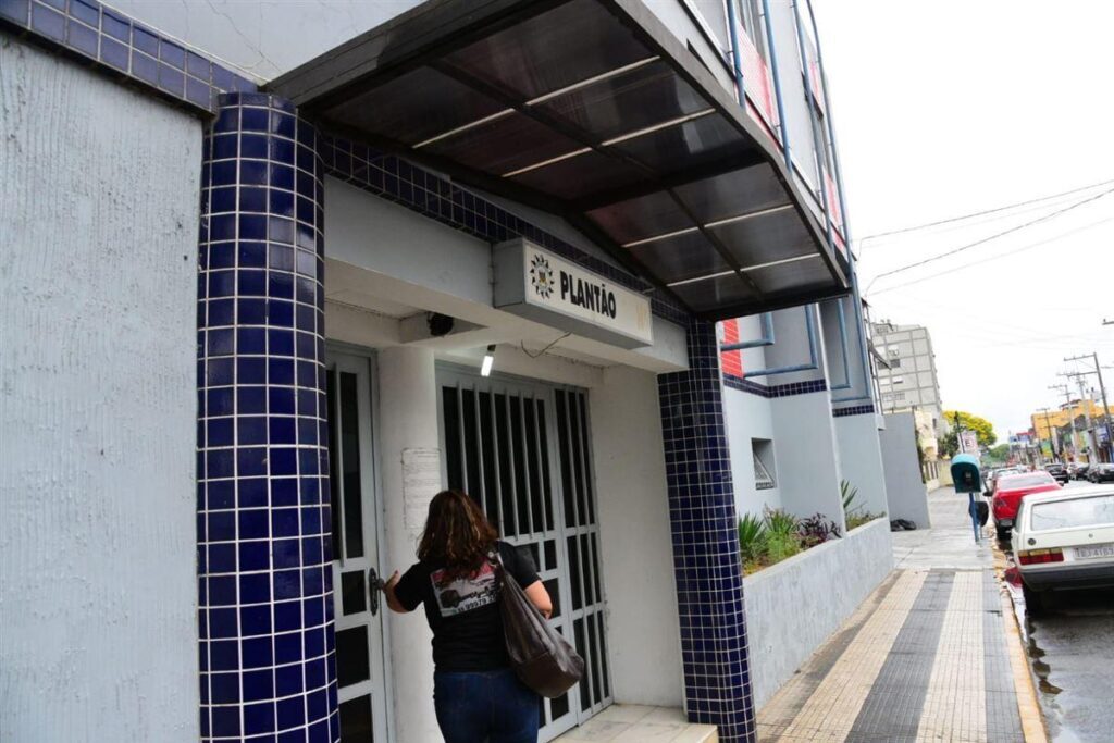 Homem morre após ser alvejado com pelo menos nove tiros em cidade da região