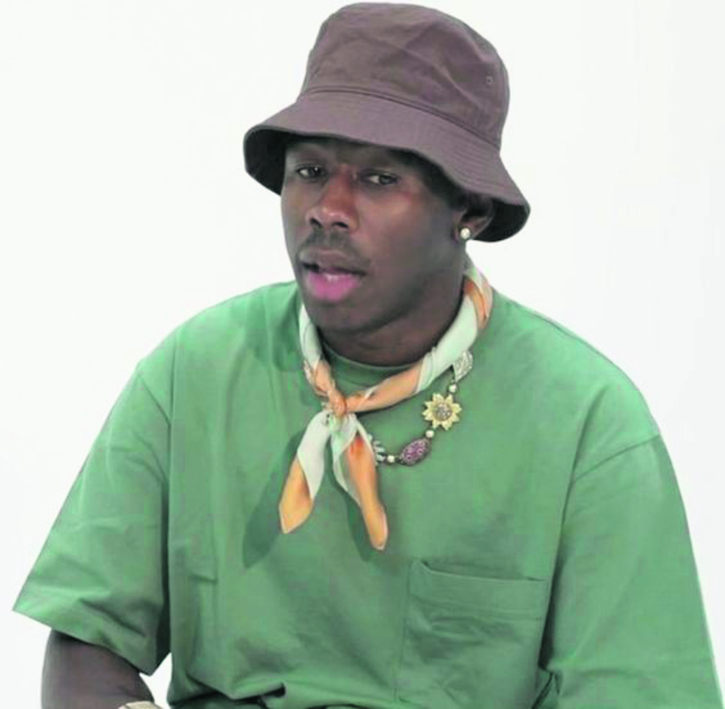 Moda: lenços estampados na coluna de Serginho Marques