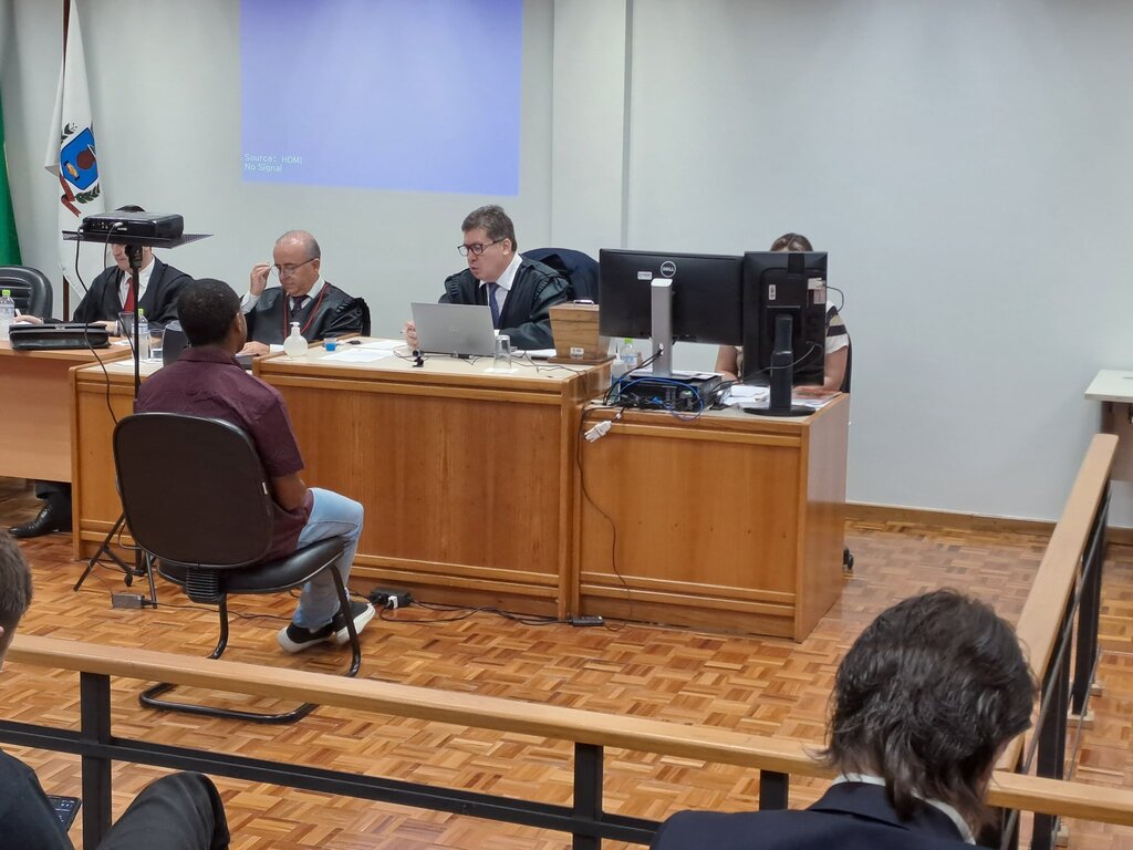 Jogador que agrediu árbitro Rodrigo Crivellaro é condenado a dois anos e oito meses de prisão