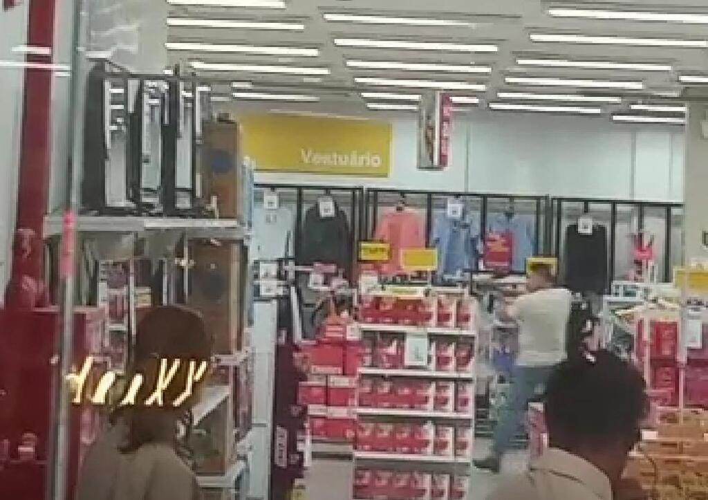 Dupla foge após assalto a mão armada em shopping de Santa Maria