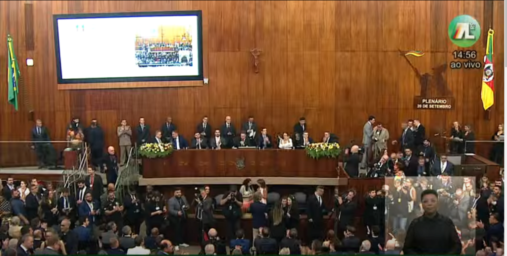 Deputados estaduais e nova Mesa Diretora da Assembleia tomaram posse nesta terça em Porto Alegre