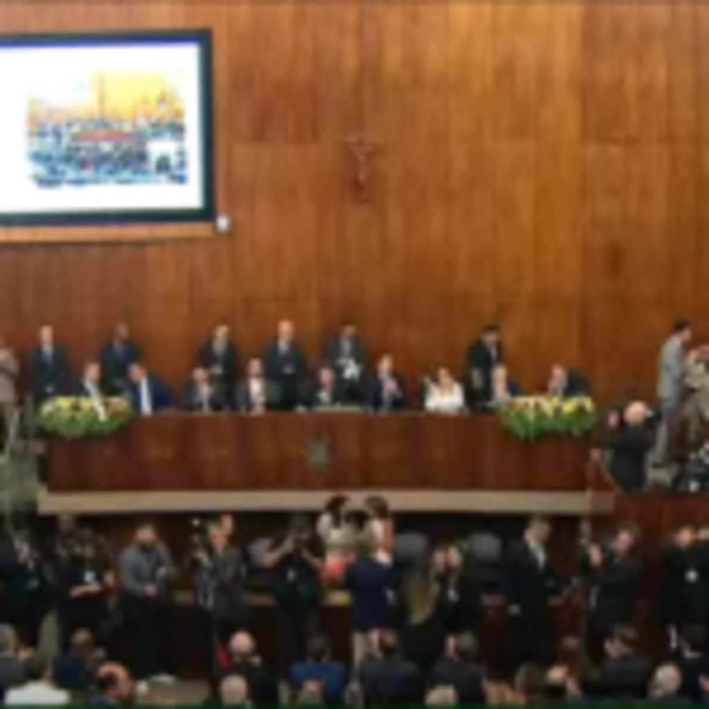título imagem Deputados estaduais e nova Mesa Diretora da Assembleia tomaram posse nesta terça em Porto Alegre