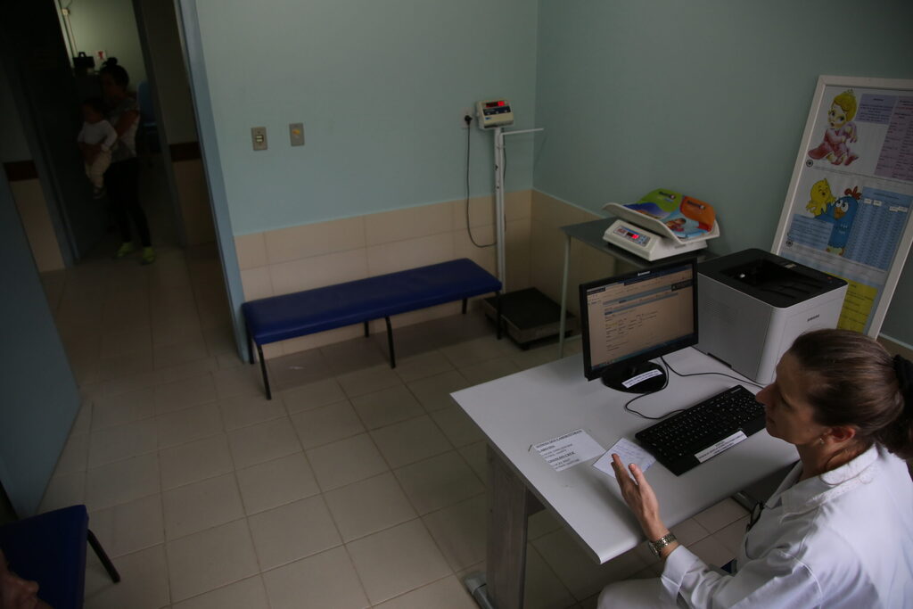 Sete unidades de saúde irão funcionar em horários estendidos nesta semana em Santa Maria; veja quais