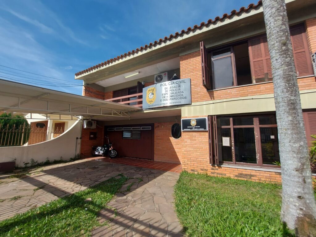 Três pessoas são esfaqueadas em briga no centro de Santa Maria