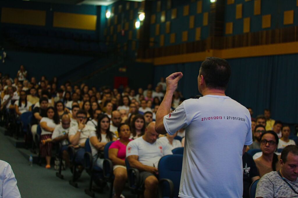 Documentário ‘Boate Kiss, a tragédia de Santa Maria’ emociona sobreviventes e familiares durante exibição especial