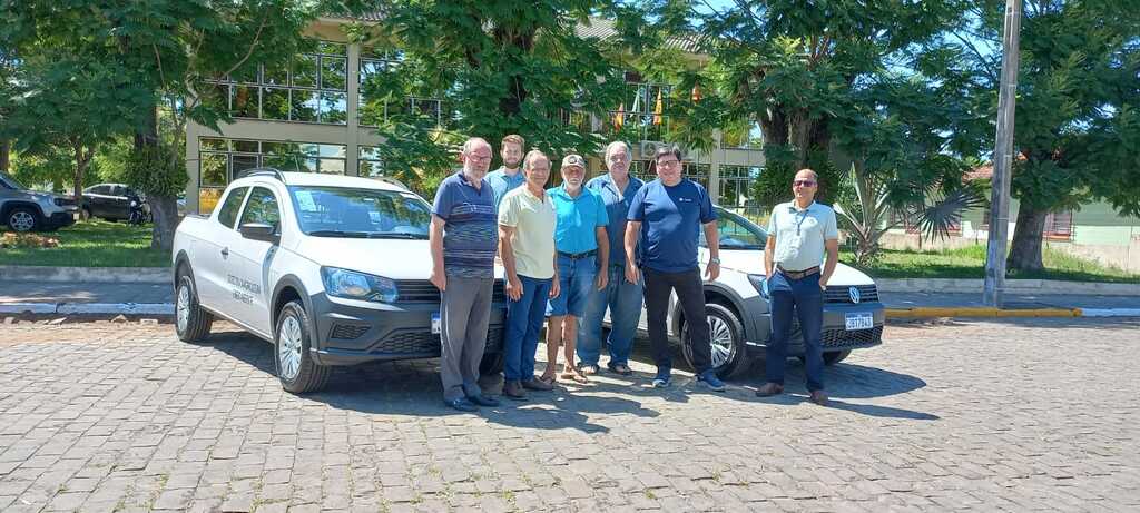 Secretarias de Faxinal do Soturno recebem novos veículos