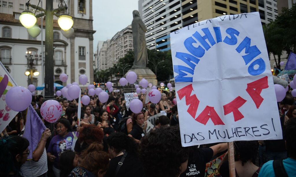 Fernando Frazão/Agência Brasil - Rio de Janeiro - Mulheres fazem caminhada em solidariedade às manifestações feministas na América Latina, que tem países com alta taxa de feminicídio, segundo a ONU (Fernando Frazão/Agência Brasil)