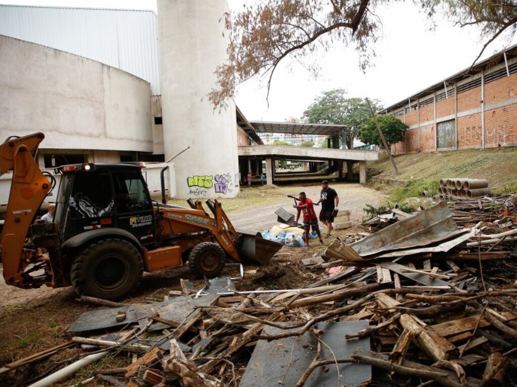 Prefeitura realiza limpeza e melhorias na pista de caminhada do Centro Desportivo Municipal