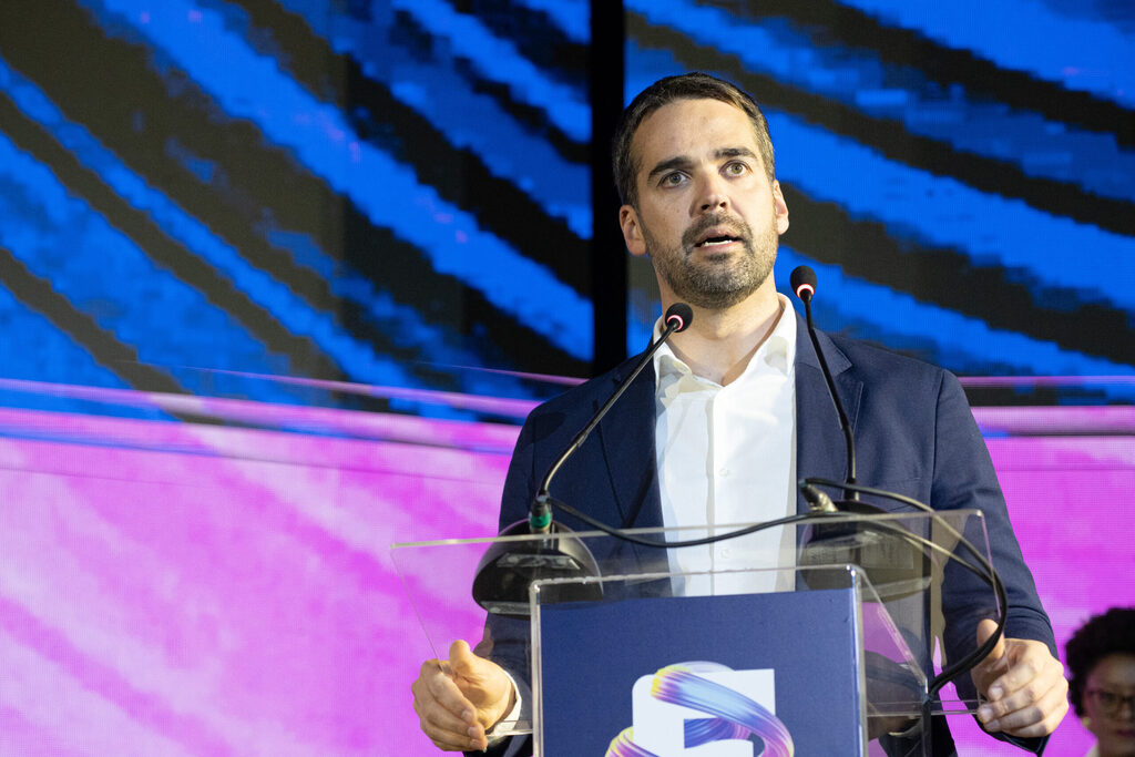 Eduardo Leite confirma participação em reunião com o presidente Lula para discutir ações contra atos de vandalismo