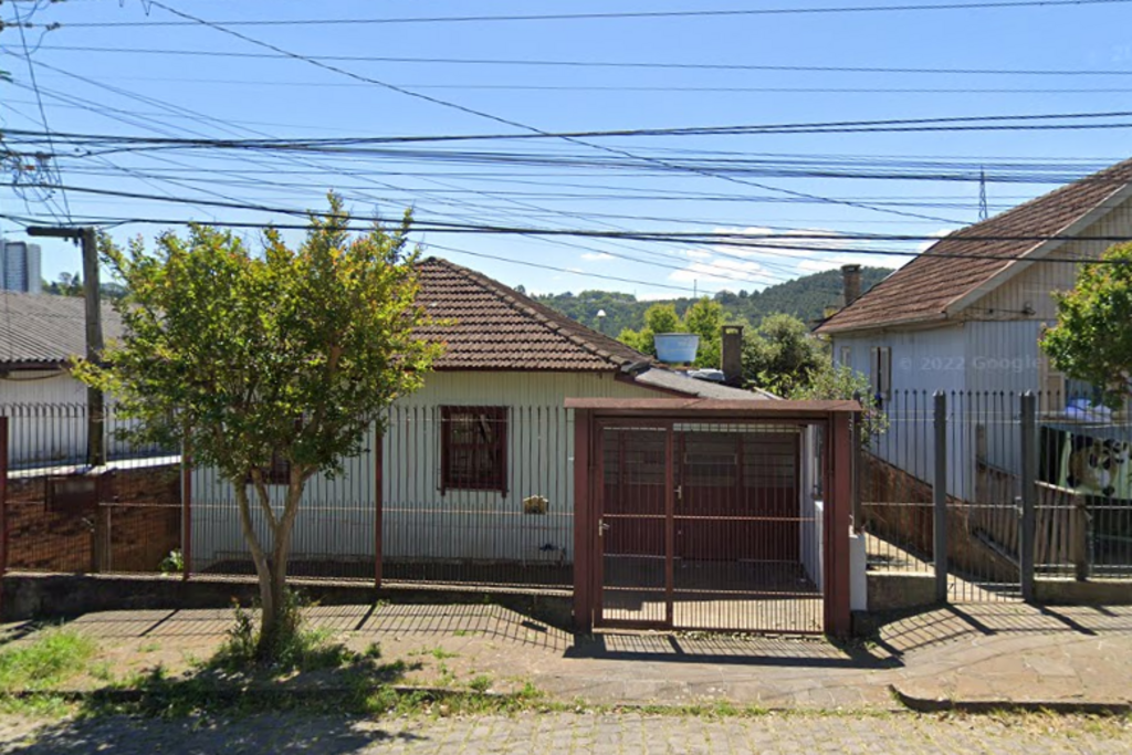 Homem mata mulher grávida com golpes de machado