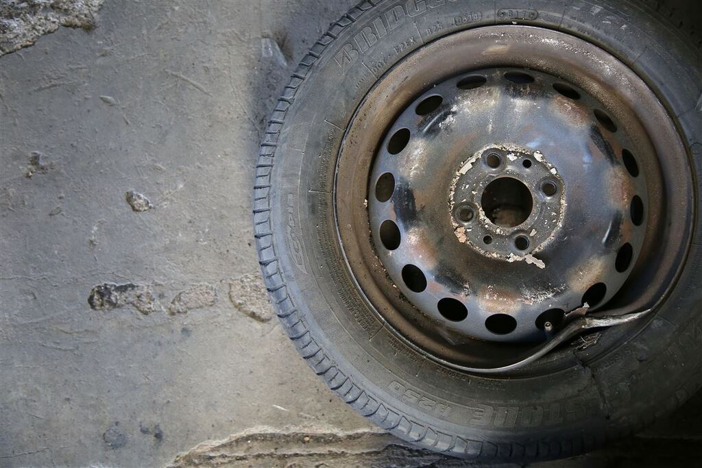 Motorista é atropelado enquanto trocava pneu do carro na BR-290 em São Gabriel