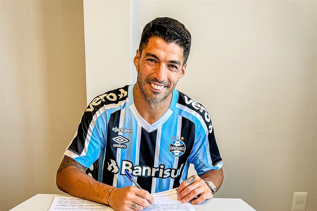 Grêmio oficializa a contratação de Luis Suárez