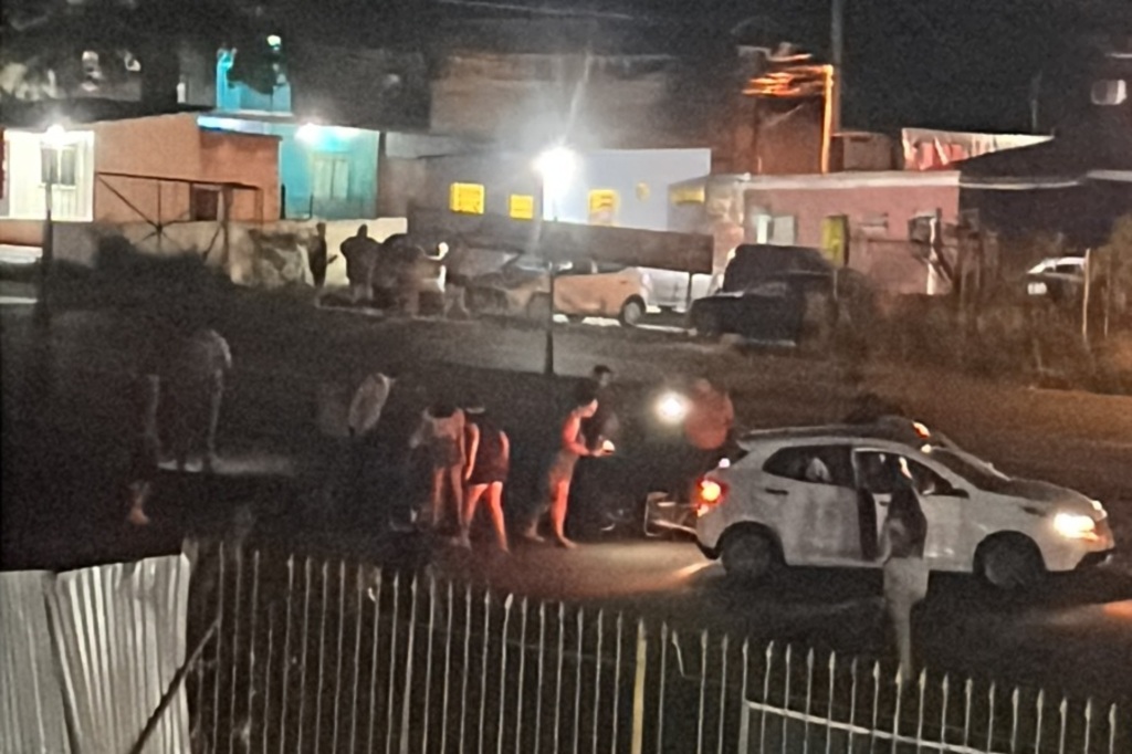 Motociclista fica ferido em acidente com carroça na BR-287