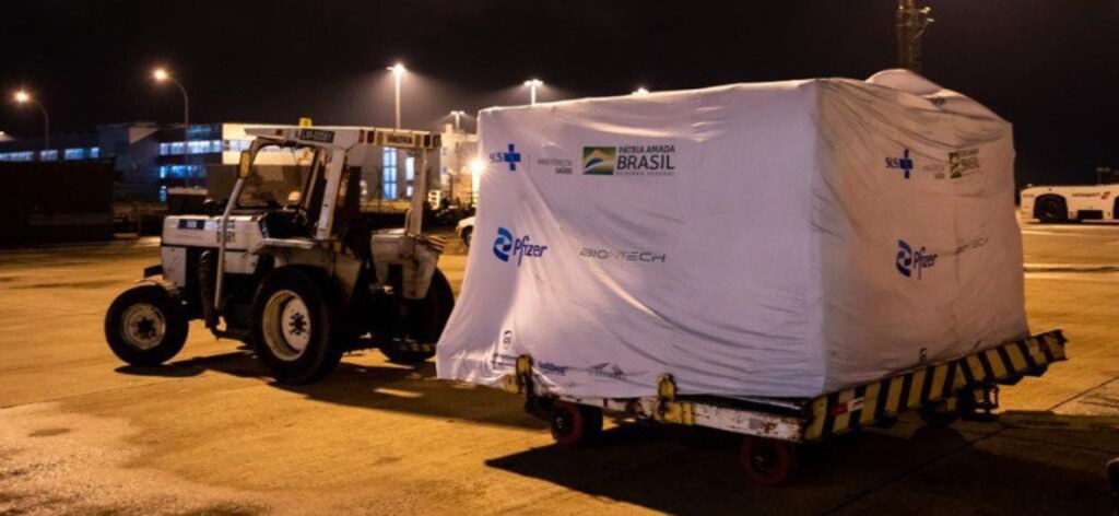 Mais de 2,8 milhões de vacinas contra o coronavírus e subvariantes da Omicrôn chegam ao Brasil