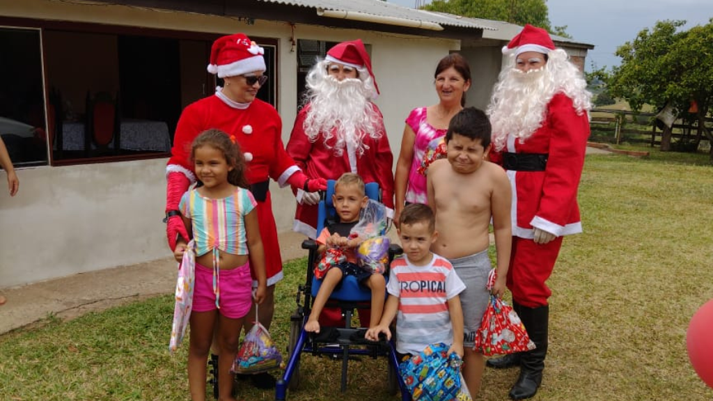 Natal Solidário de Água Boa distribui presentes para 120 crianças em Arroio do Só