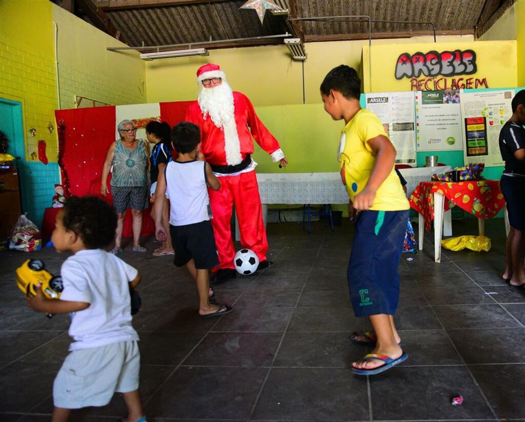 Emoção toma conta da última entrega da campanha Amigo Secreto de Natal na Arsele