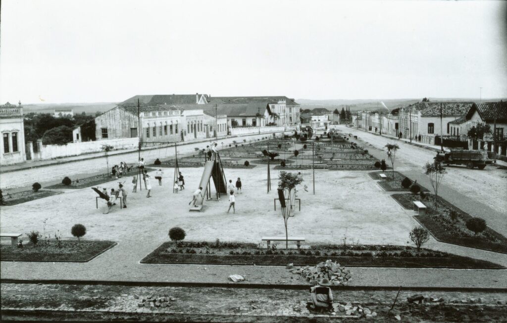 Conheça a história da Praça do Caridade, reinaugurada nesta quinta com novo nome