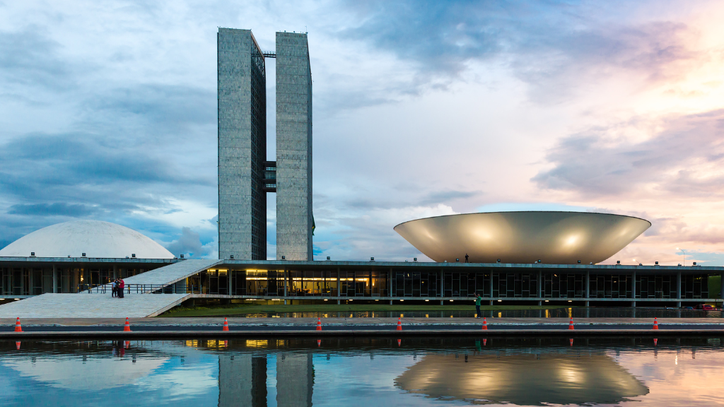 Congresso aprova Orçamento com salário mínimo de R$1.320 para 2023