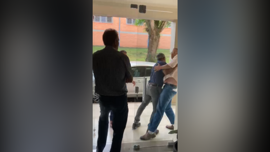 Vereadores brigam durante sessão plenária em cidade da região; veja o vídeo