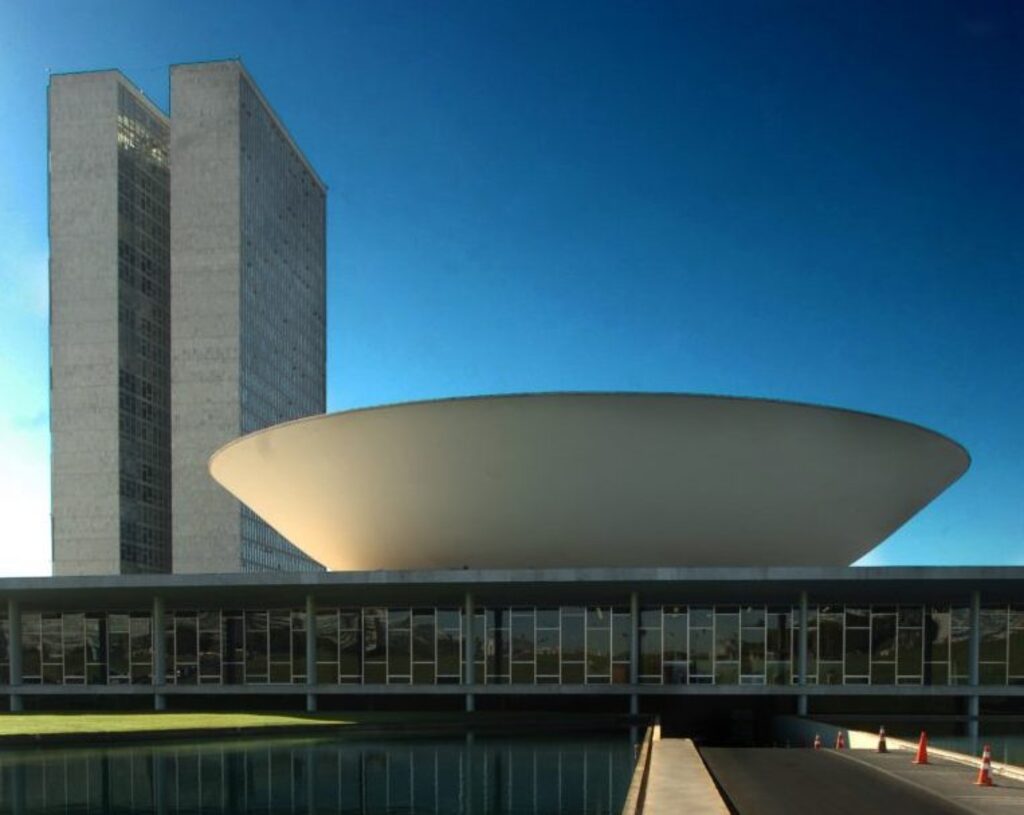 Comissão aprova reserva de vagas em universidades para pessoas com deficiência e bolsistas