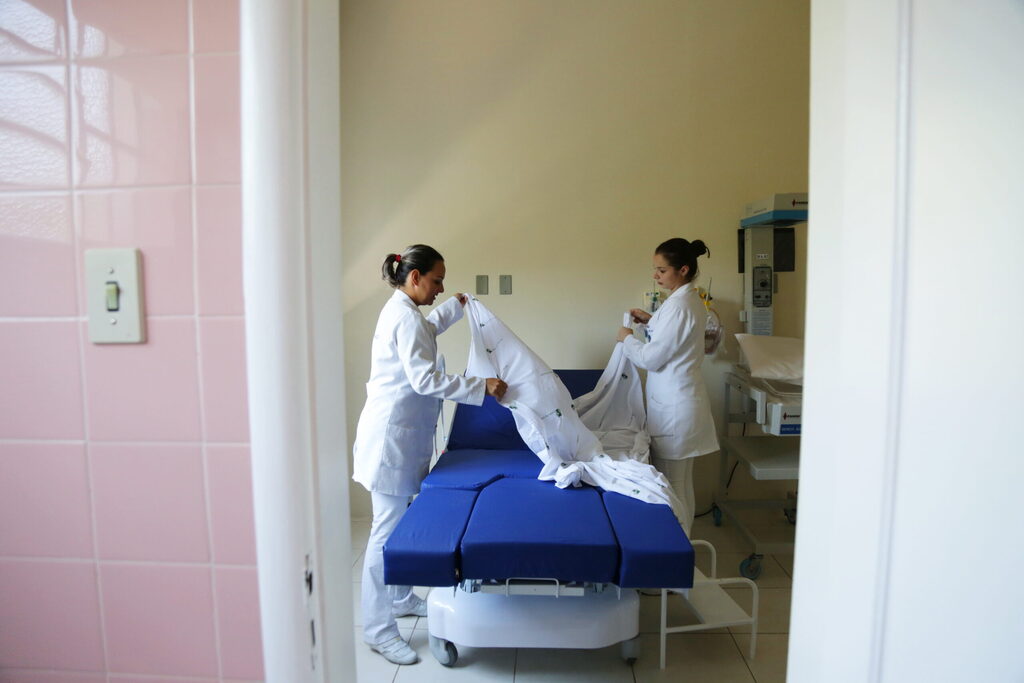 Câmara aprova PEC que garante pagamento do piso de enfermagem