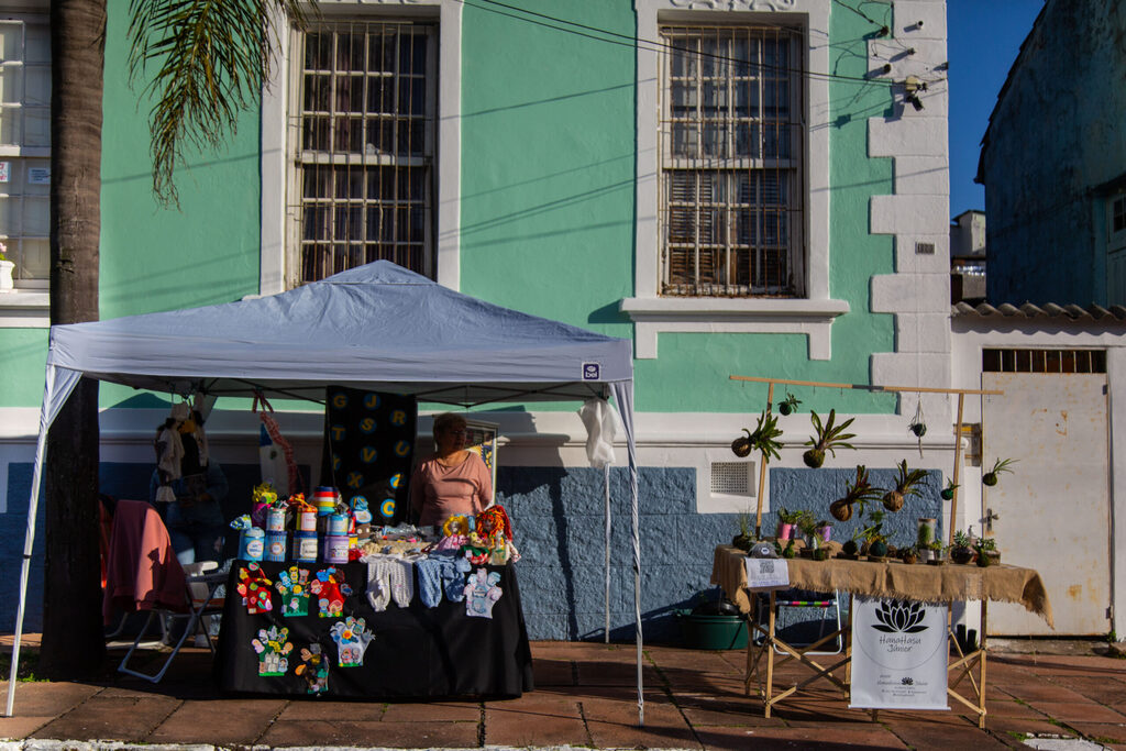 Calor e falta de iluminação: Brique da Vila Belga realiza a última edição do ano em horário reduzido