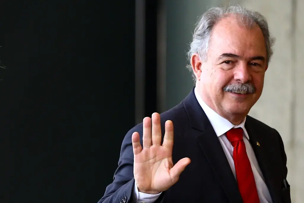 Lula anuncia Aloizio Mercadante como futuro presidente do BNDES