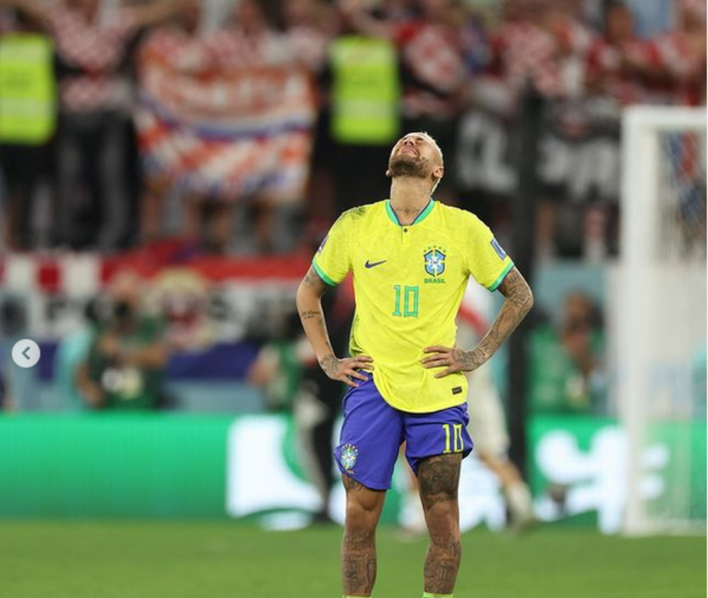 Pelas redes sociais, Neymar diz estar destruído e Rodrygo se desculpa