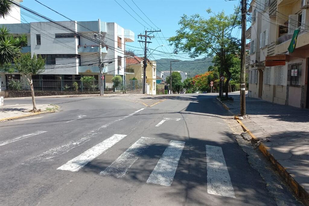 Motorista foge após atropelar mulher no centro de Santa Maria