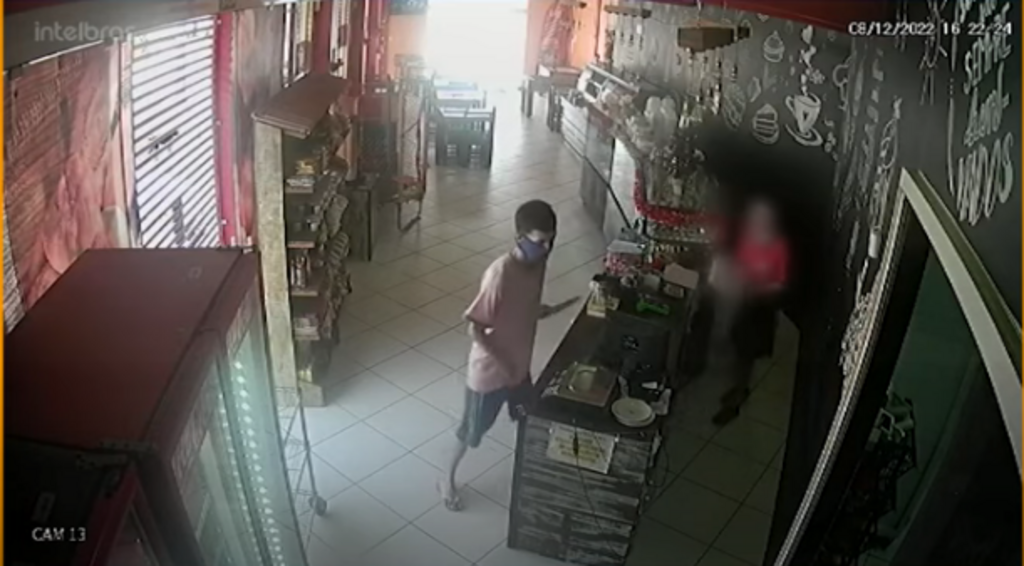 Jovem assalta padaria na região Oeste de Santa Maria; assista