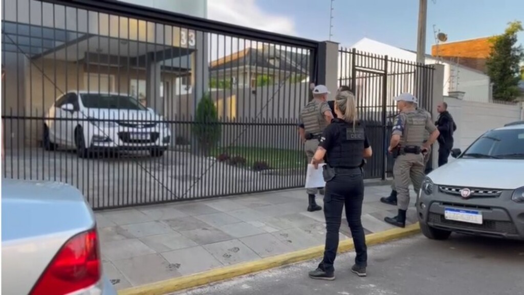 Policial militar aposentado é preso suspeito de participar de assalto a banco