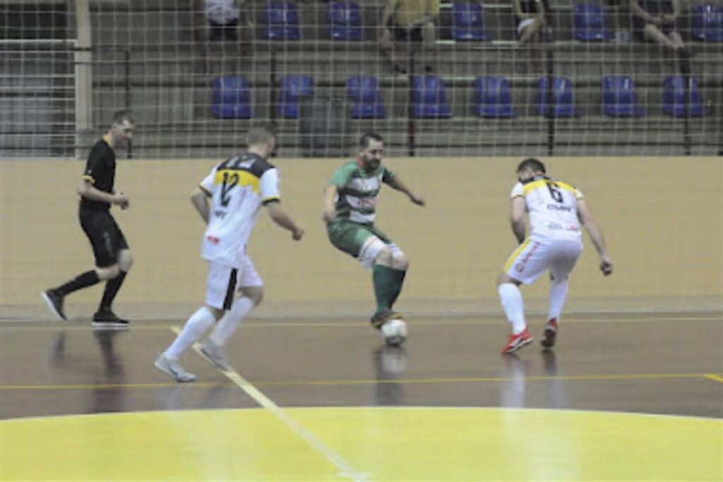 Equipe de Faxinal larga na frente em confronto com Formigueiro