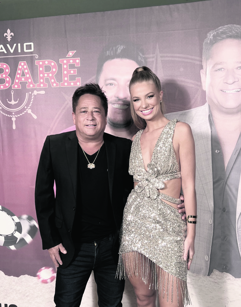 Trabalho dos sonhos: santa-mariense é repórter e apresentadora de shows em cruzeiro