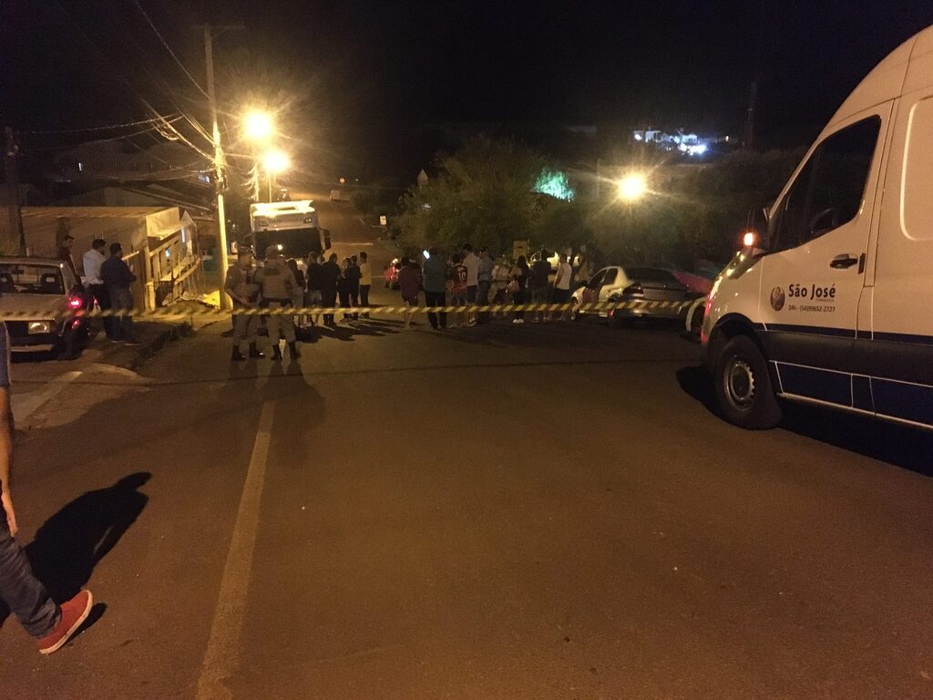 Filho atropela e mata mãe ao manobrar caminhão em Erechim