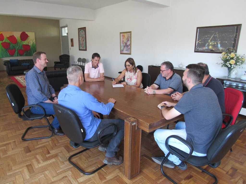 Ordem de serviço para obra na rua Silva Jardim é assinada em São Pedro do Sul