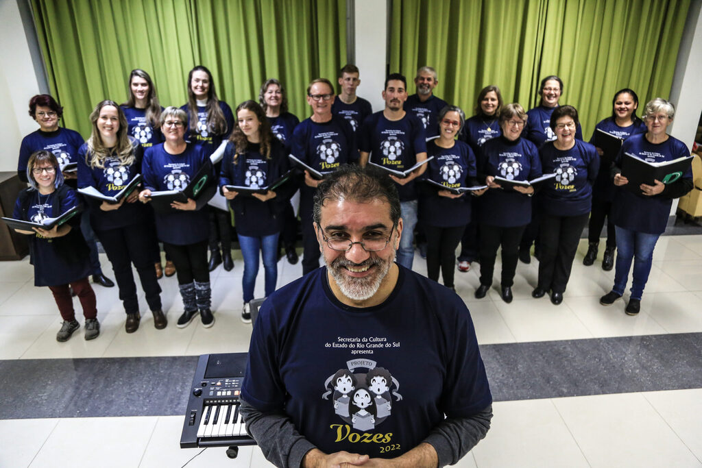 Theatro Treze de Maio recebe encontro de corais do Projeto Vozes neste domingo