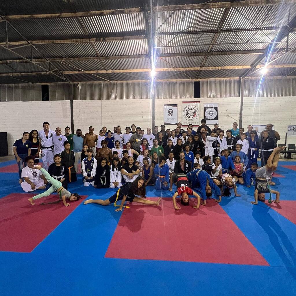Integração entre jiu-jitsu e capoeira marca Dia da Consciência Negra em Faxinal do Soturno