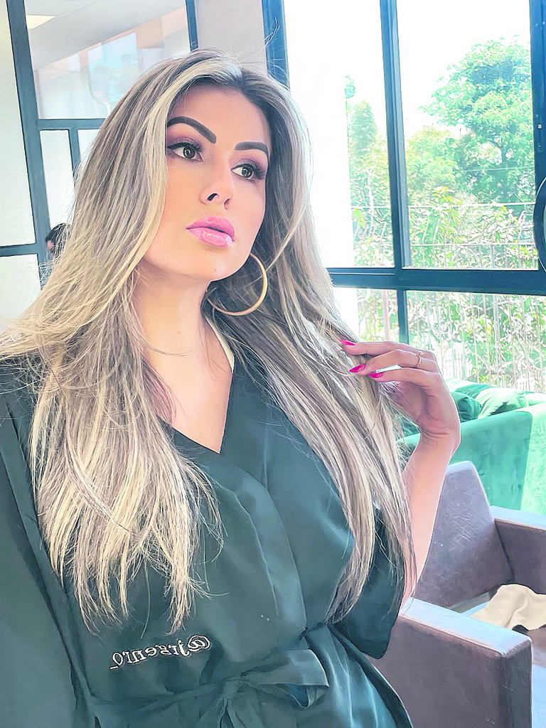 Tendência: Produtinhos para o cabelo, #look do dia e dica de drink na coluna de Camila Cunha