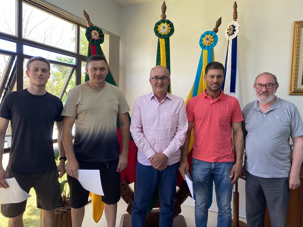 Assinados os contratos de doação de áreas no Distrito Industrial em Faxinal do Soturno