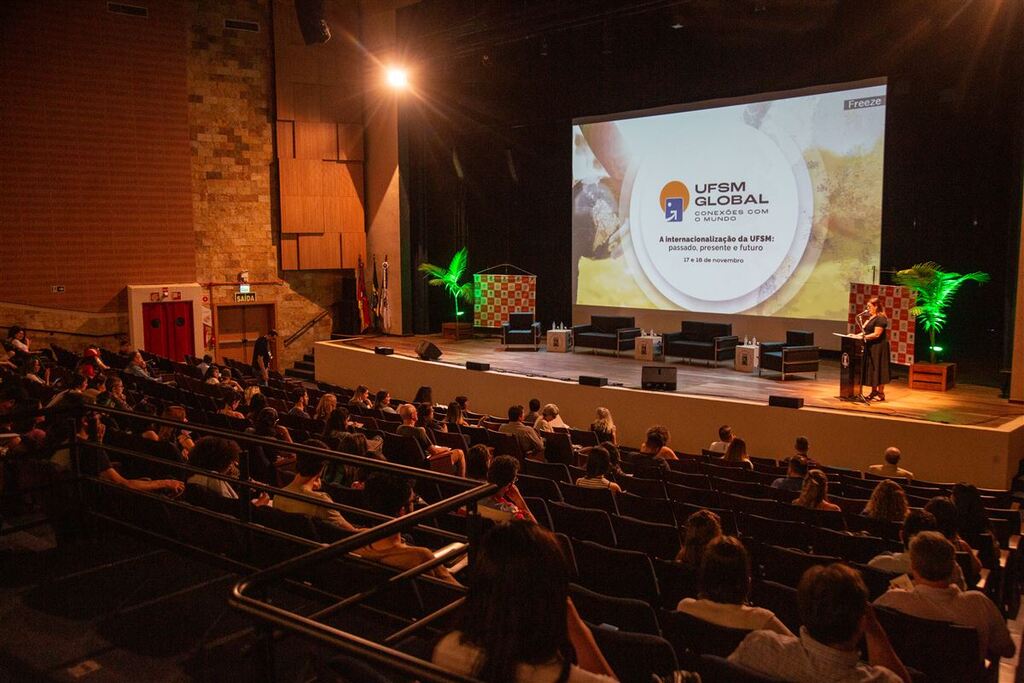 Evento da UFSM reúne professores e pesquisadores estrangeiros