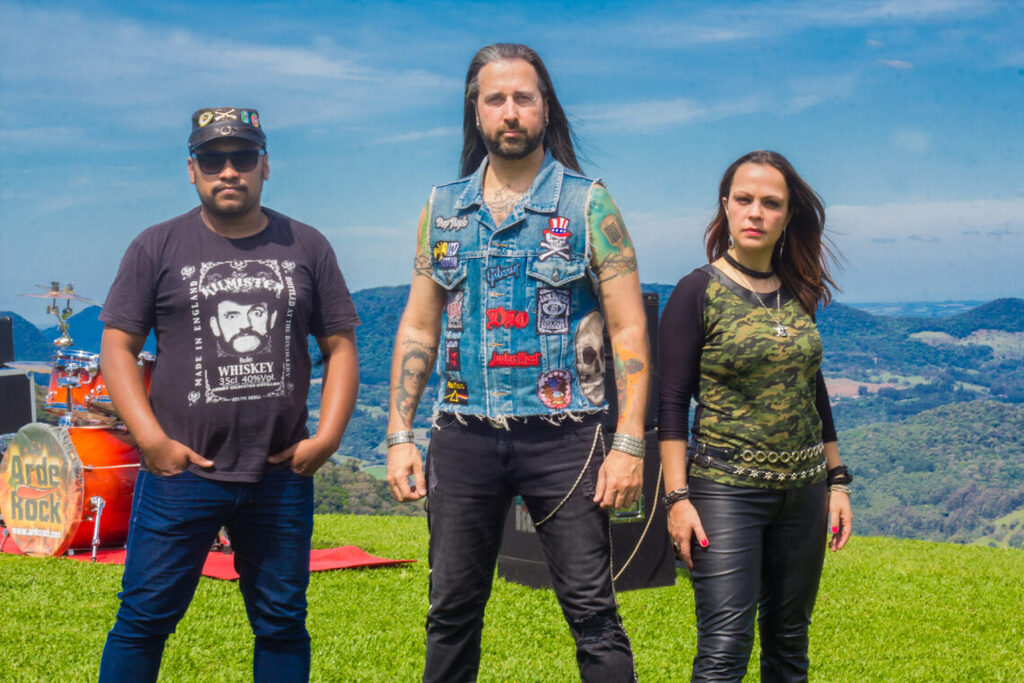 Arde Rock se apresenta no Parque da Medianeira, no encontro de veículos antigos, neste sábado