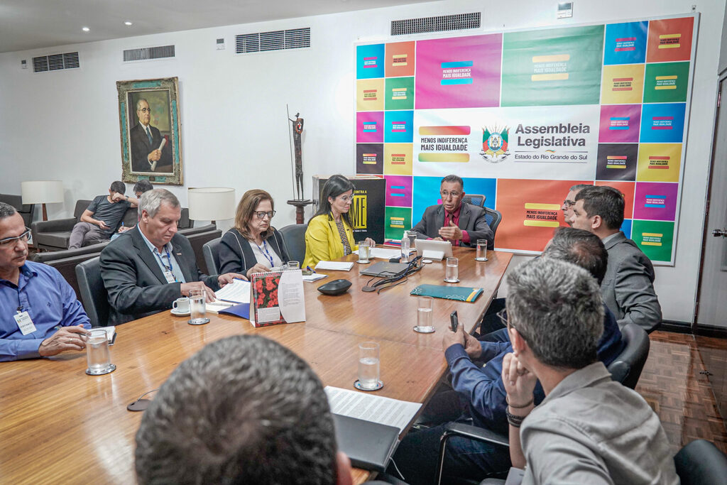 Valdeci realiza reunião com entidades para debater alteração na Lei Kiss proposta pelo governo