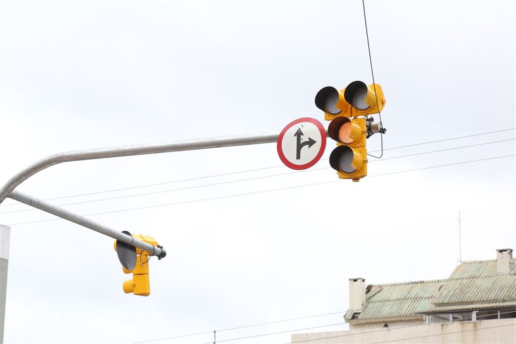 Falta de luz no centro de Santa Maria afeta funcionamento de semáforos