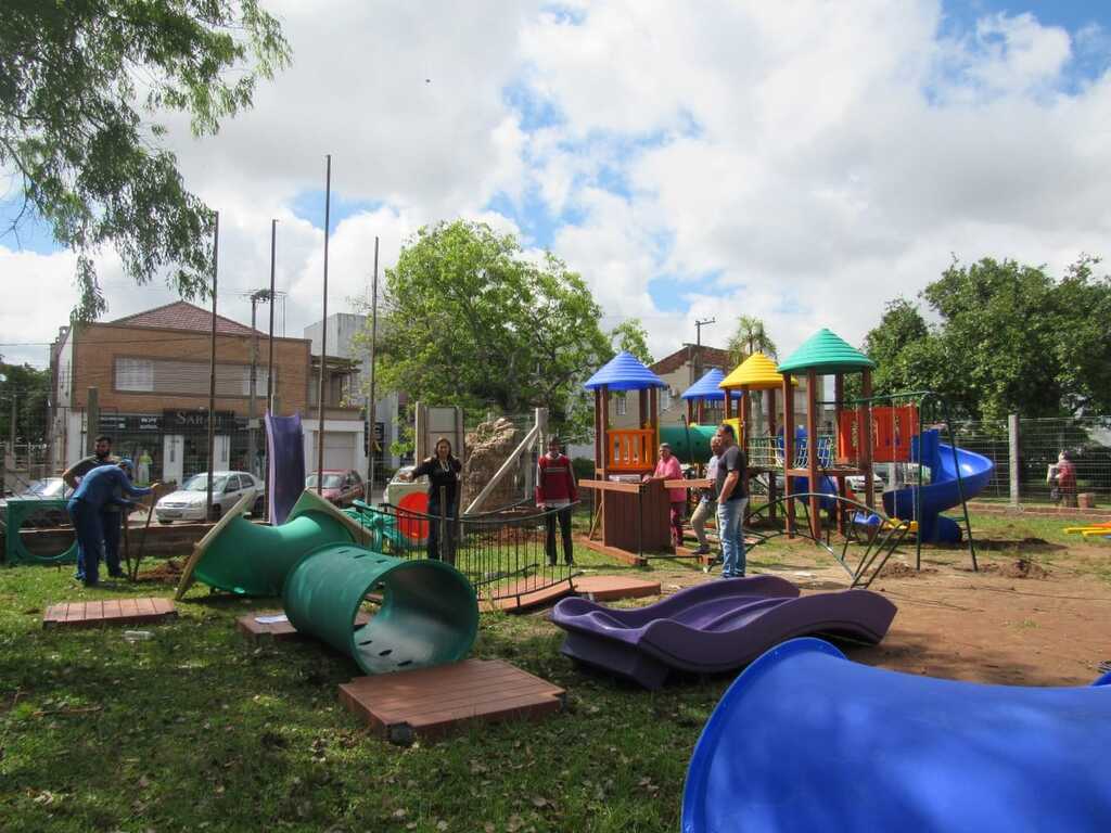 São Pedro do Sul inicia instalação de praça de brinquedos