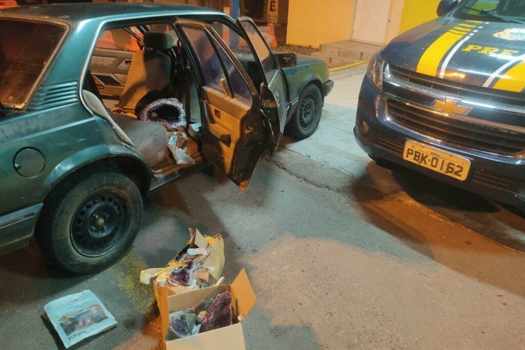 Homem é detido pela PRF com mais de 350 quilos de pedras preciosas em Santa Maria