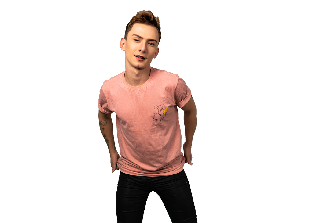 Artista da região aposta em novo nome artístico; conheça Tezí