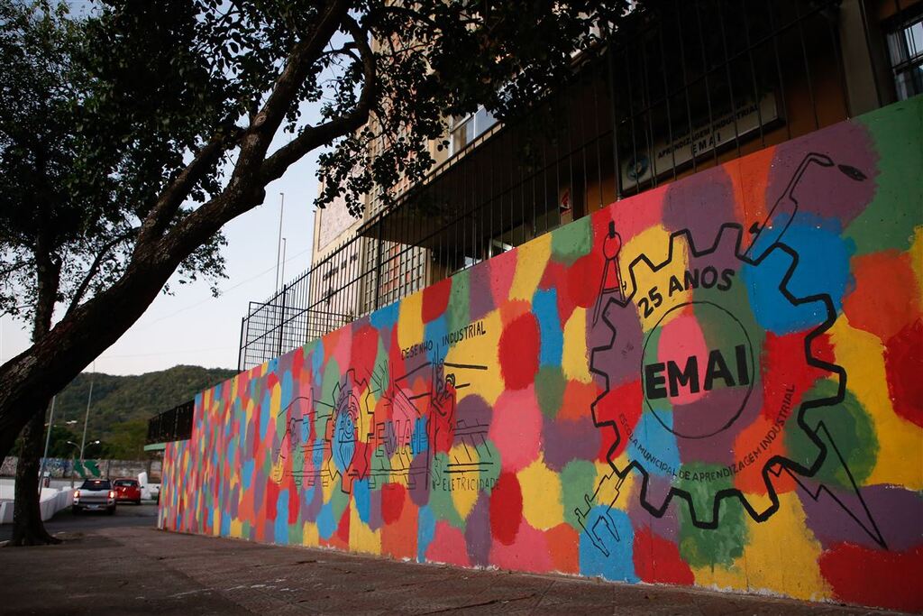 Escola Municipal de Aprendizagem Industrial completa 25 anos de muito ensino e história