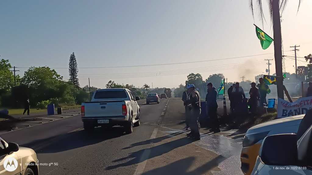 PRF desfaz bloqueios e dispersa bolsonaristas das rodovias da Região e do Estado