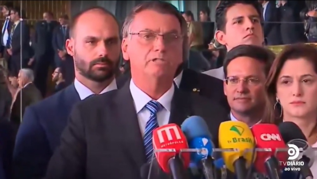Em breve pronunciamento após derrota, Bolsonaro afirma que cumprirá a Constituição
